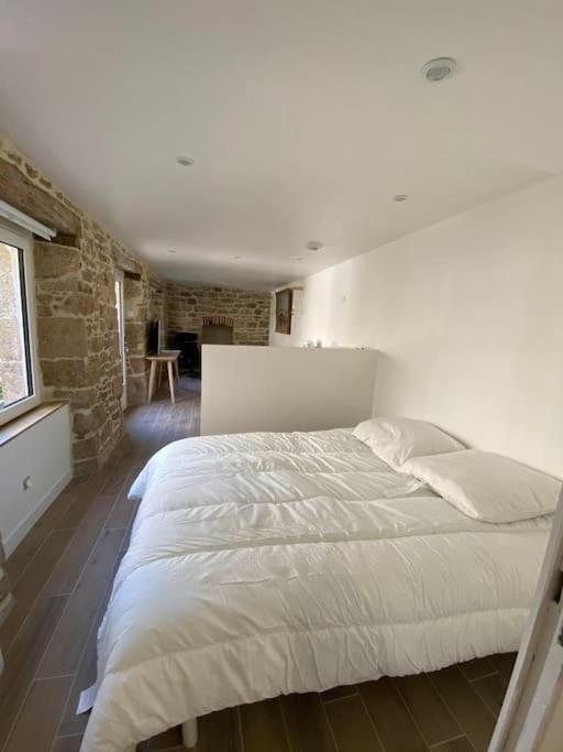 Posteľ alebo postele v izbe v ubytovaní Studio cosy tout équipé en cœur de ville au calme