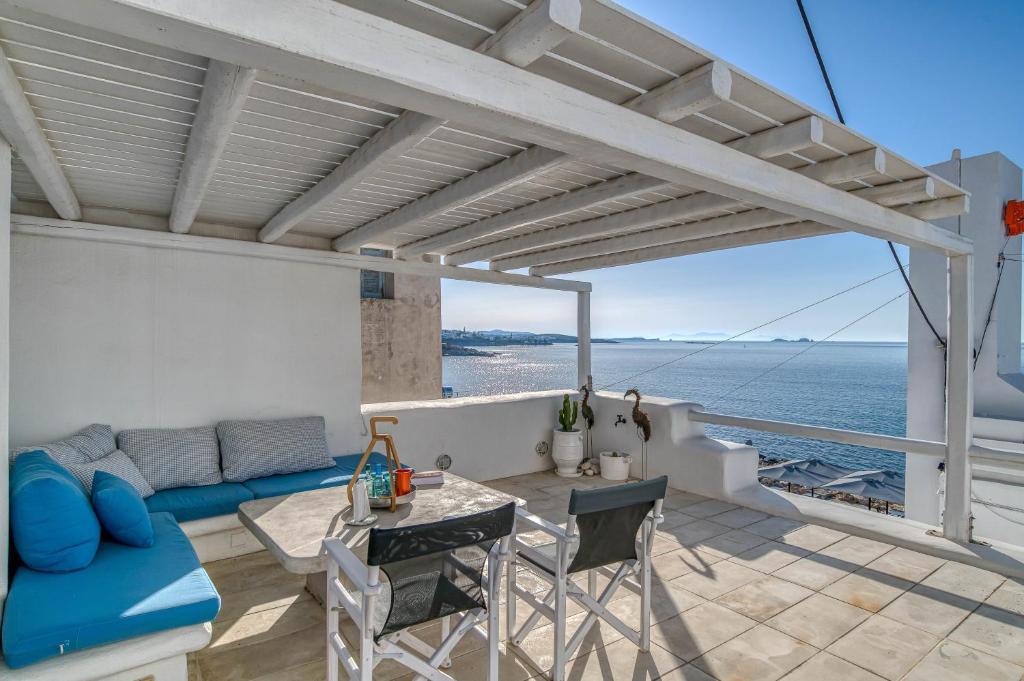 Balkón alebo terasa v ubytovaní Kastro House - Sea view in Parikia city center