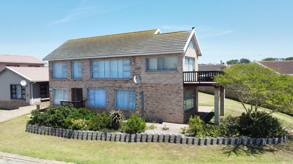 AD Keet, Jeffreys Bay (updated prices 2024)