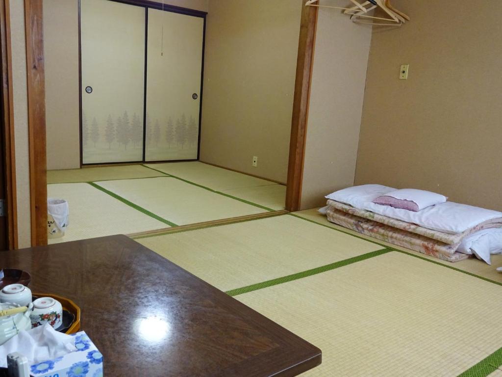 Postel nebo postele na pokoji v ubytování Imazato Ryokan