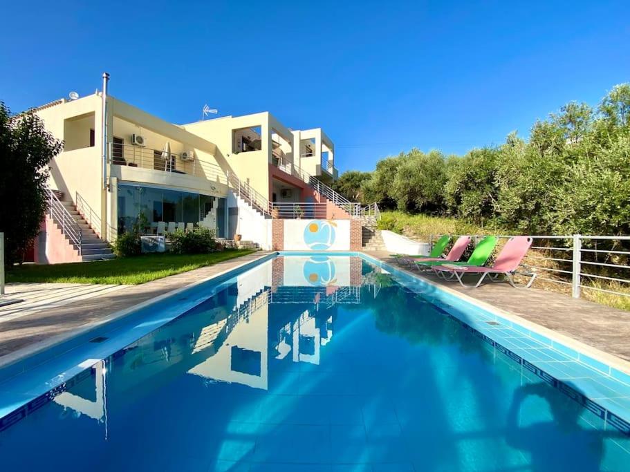 Zdjęcie z galerii obiektu SeaView Apartment with shared pool, Almyrida w Chanii