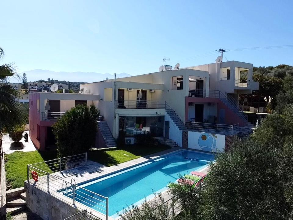 Zdjęcie z galerii obiektu SeaView Apartment with shared pool, Almyrida w Chanii