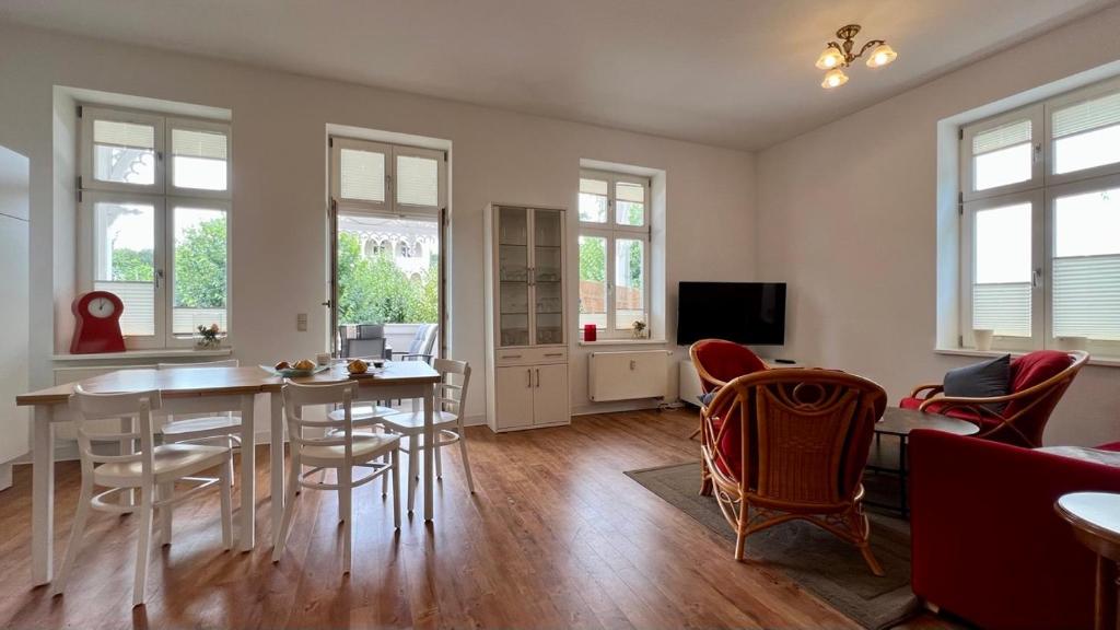 a kitchen and living room with a table and chairs at Villa Sonneck - Wohnung 7 in Ostseebad Sellin