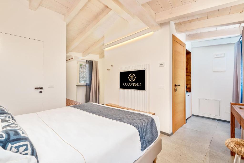 TV a/nebo společenská místnost v ubytování Colonna 24 Luxury Room in Portovenere near 5 Terre