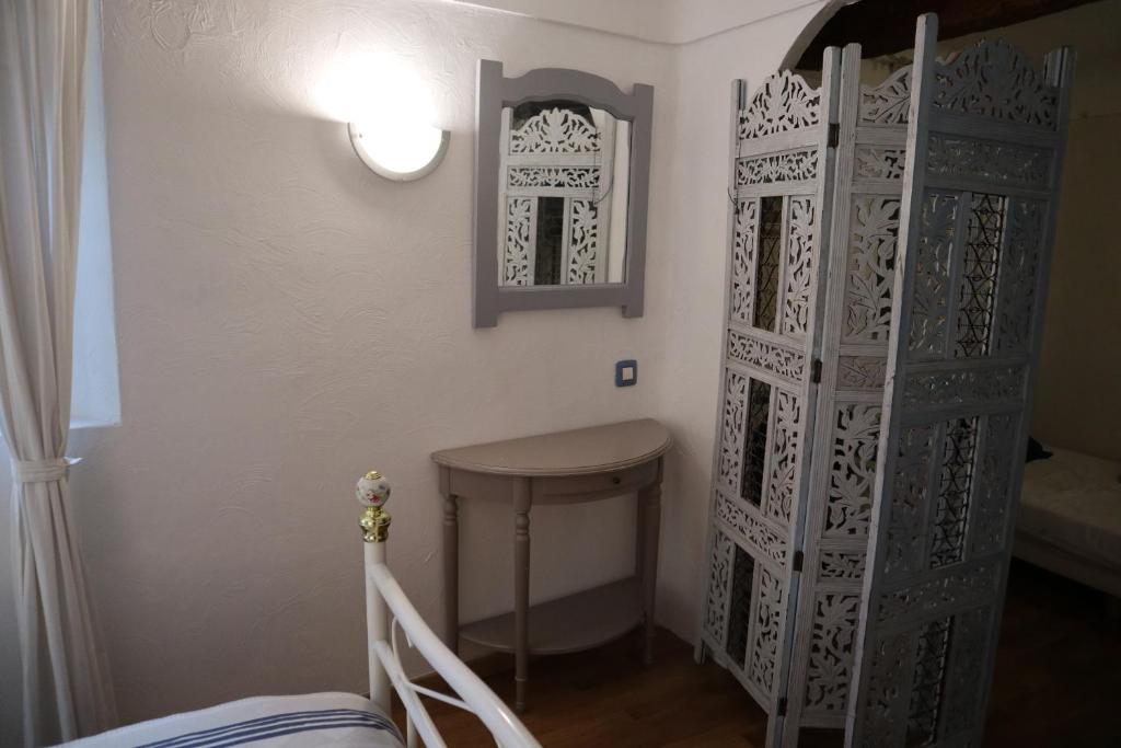 Postel nebo postele na pokoji v ubytování La petite châtaigne de Collobrières