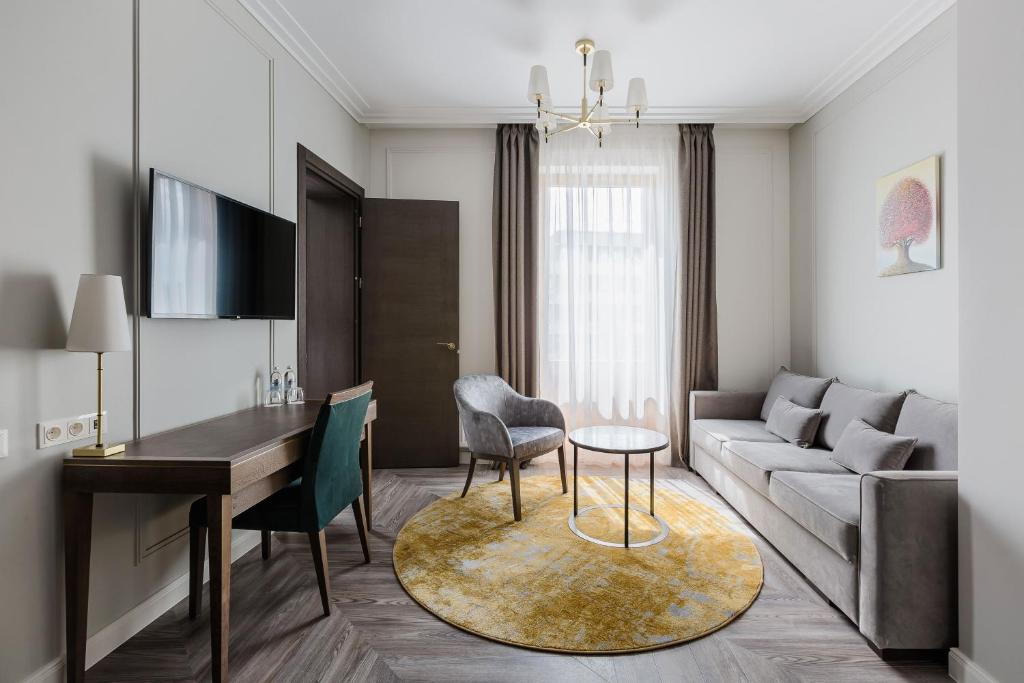TV a/nebo společenská místnost v ubytování VICTORIA Hotel Klaipėda