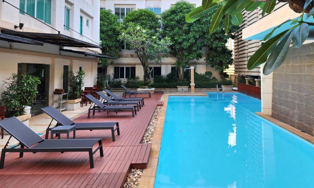 Bazén v ubytování Avion Hotel nebo v jeho okolí