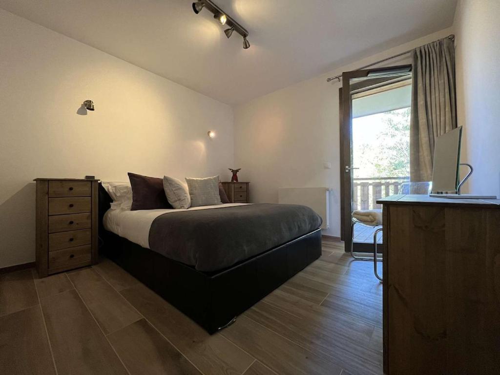Posteľ alebo postele v izbe v ubytovaní LES FREINETS - Apt D02 - BO Immobilier - Châtel - Multipass été 2025 offert
