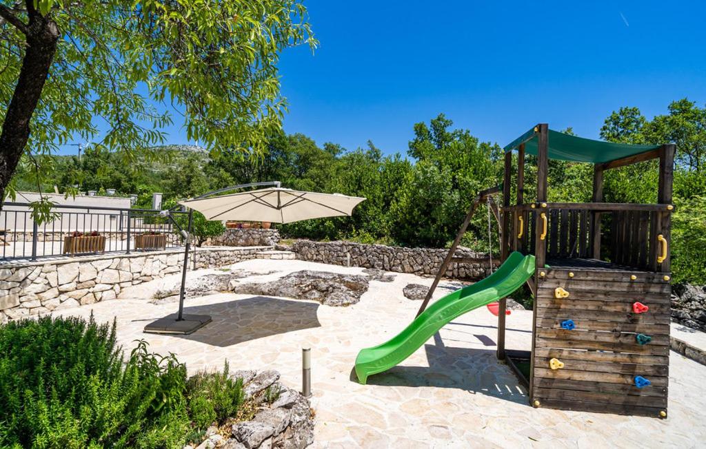 Fotografia z galérie ubytovania Villa Doli - Lovely holiday home with private pool v destinácii Doli