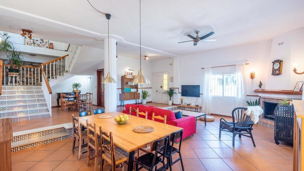 Televízia a/alebo spoločenská miestnosť v ubytovaní Villa el Cerrillo Málaga - Churriana by Ruralidays