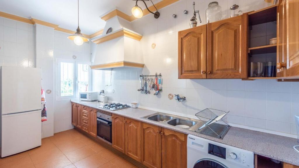Kuchyňa alebo kuchynka v ubytovaní Villa el Cerrillo Málaga - Churriana by Ruralidays