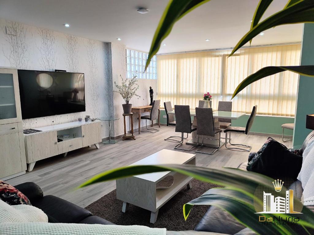 https://cf.bstatic.com/xdata/images/hotel/max1024x768/407614234.jpg?k=14dce2e19dc09880ef793f3d589aa57242082c3acefec7de85ec6185f86bb416&o=&hp=1