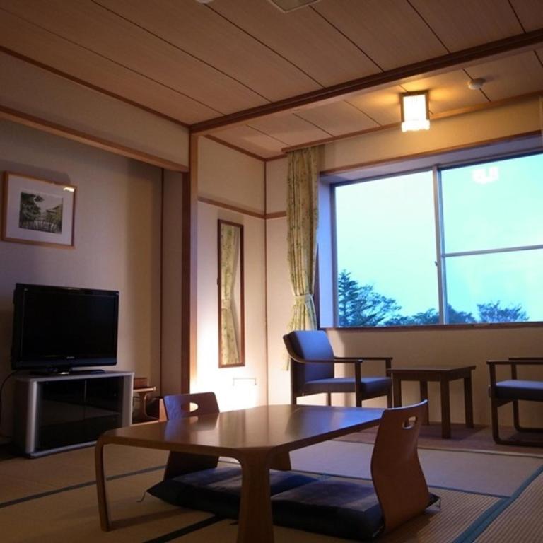 TV a/nebo společenská místnost v ubytování Kyukamura Chausuyama-Kogen