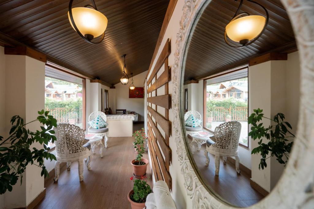 Posezení v ubytování Larisa Resort Manali