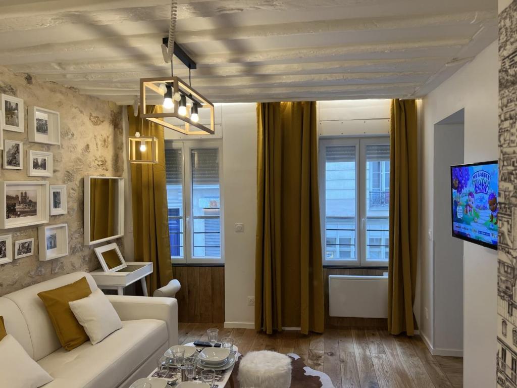 Telewizja i/lub zestaw kina domowego w obiekcie Villette & Canal - Apartment
