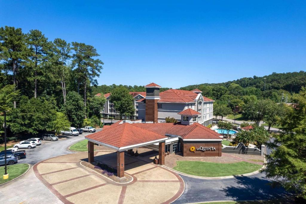 an overhead view of a building with a pavilion at La Quinta by Wyndham Birmingham Hoover in Hoover