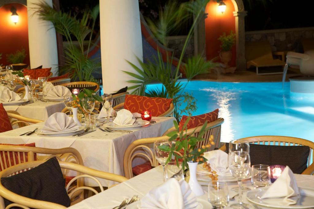 Bazén v ubytování Arciduca Grand Hotel nebo v jeho okolí