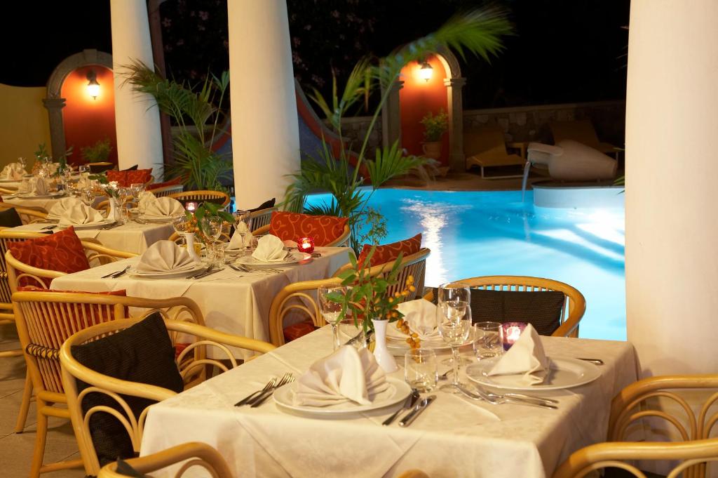Bazén v ubytování Arciduca Grand Hotel nebo v jeho okolí
