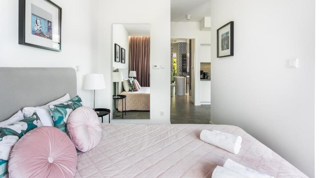 Posteľ alebo postele v izbe v ubytovaní MY KRAKOW Apartments - Rakowicka
