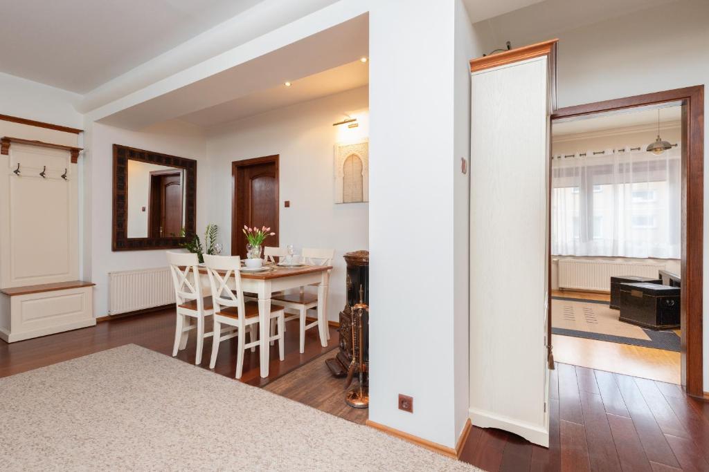 Fotografia z galérie ubytovania Gdynia Centrum Wyjątkowy Apartament przy Promenadzie z Balkonem by Noclegi Renters v destinácii Gdynia