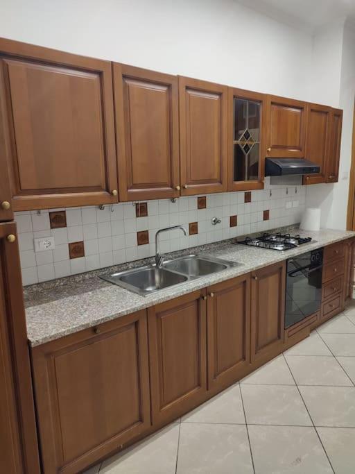 Kuchyňa alebo kuchynka v ubytovaní Anna Roma House