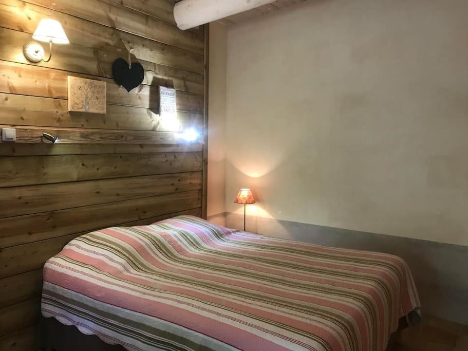 Postel nebo postele na pokoji v ubytování Studio Indépendant Drôme Provençale