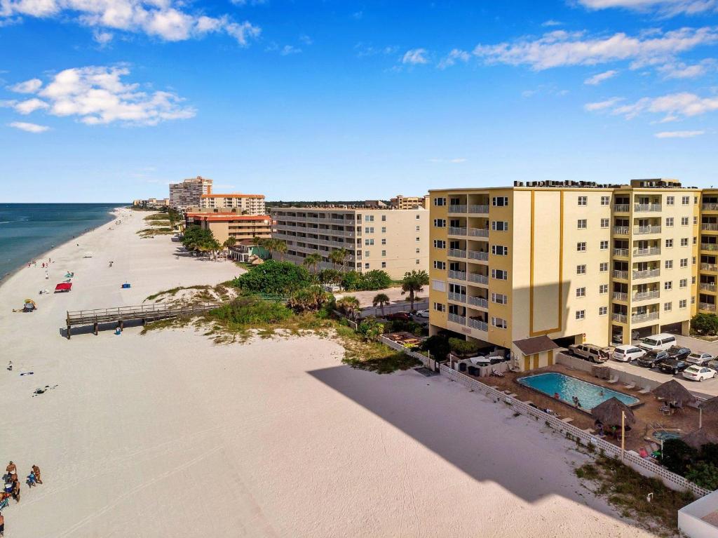 Anglers Cove 306 - Three-Bedroom Condo
