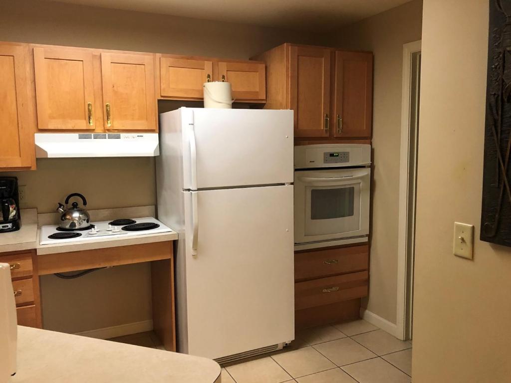 Vacation Village in the Berkshires - Deluxe King Suite