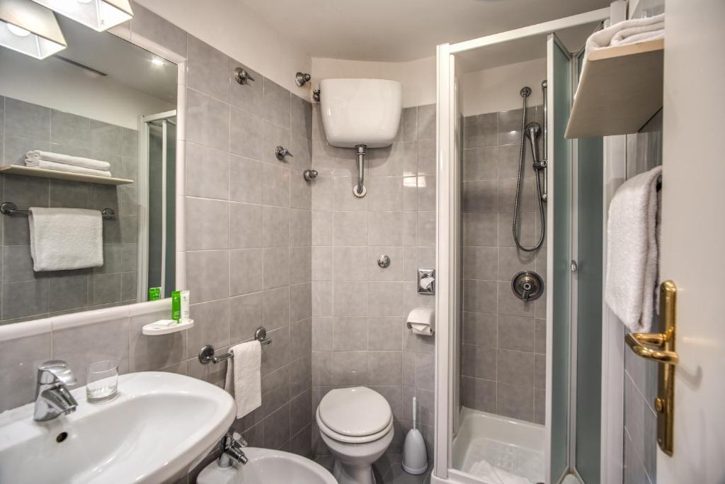 Koupelna v ubytování Hotel Napoleon