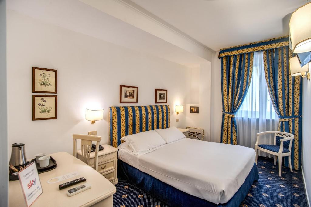Postel nebo postele na pokoji v ubytování Hotel Napoleon