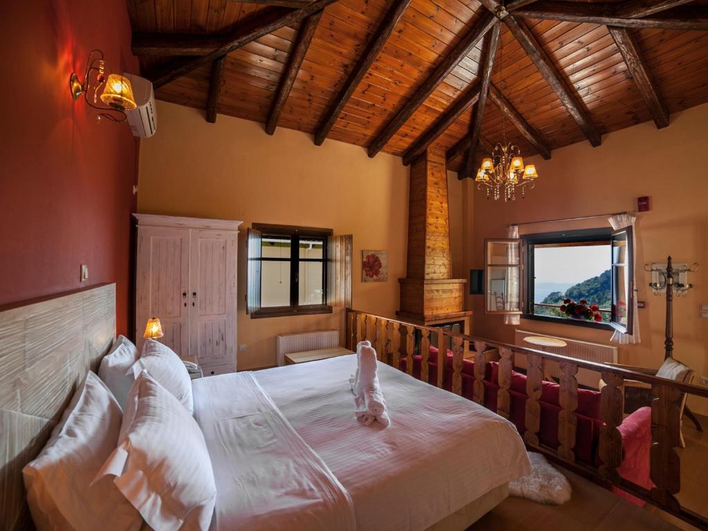 a bedroom with a large bed and a window at Ilaeira Mountain Resort in Toriza