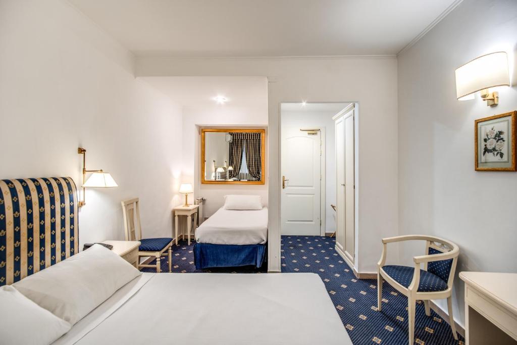 Postel nebo postele na pokoji v ubytování Hotel Napoleon