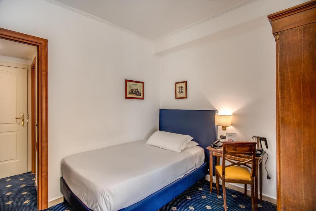 Postel nebo postele na pokoji v ubytování Hotel Napoleon