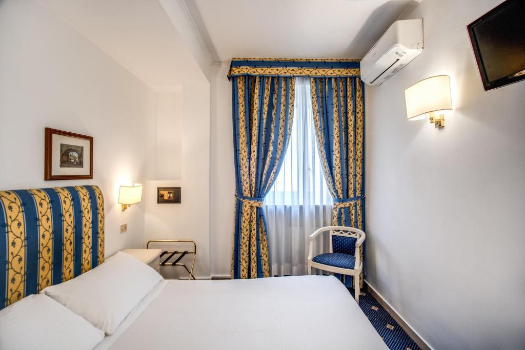 Postel nebo postele na pokoji v ubytování Hotel Napoleon