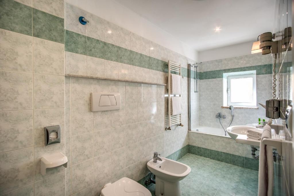 Koupelna v ubytování Hotel Napoleon