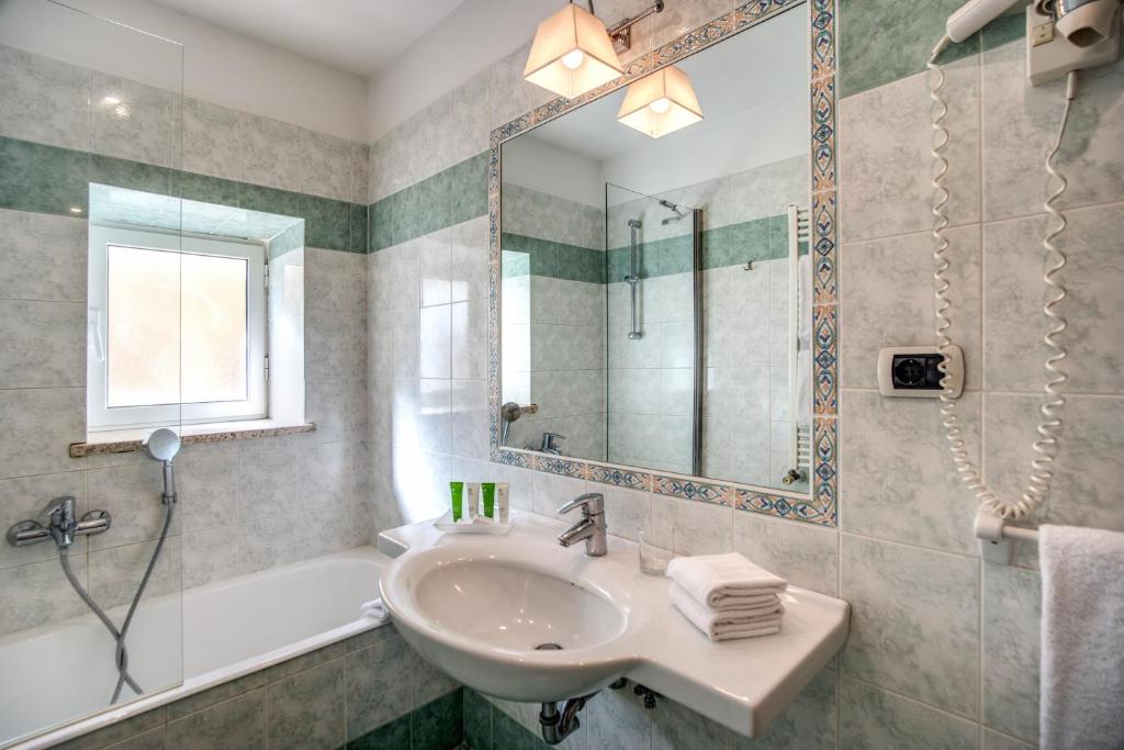 Koupelna v ubytování Hotel Napoleon