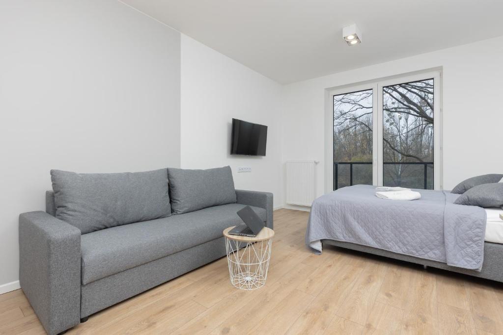 Metro Bielany Apartments with Parking by Noclegi Renters - Studio Met Balkon