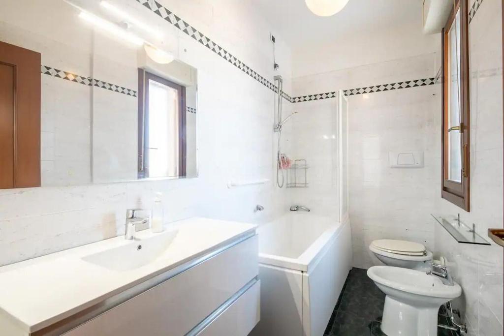 SUITE con 2 Balconi - 6 Guest - Apartamento De Dos Dormitorios