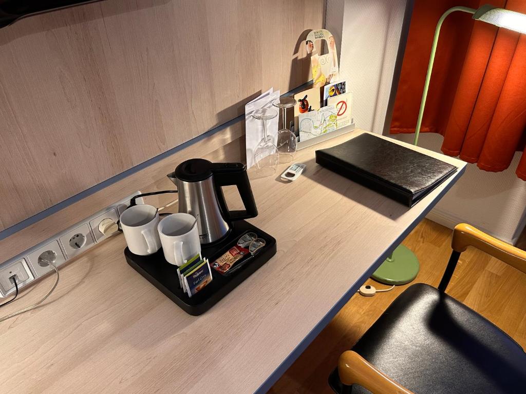Příslušenství pro přípravu čaje a kávy v ubytování Hotel Hansablick