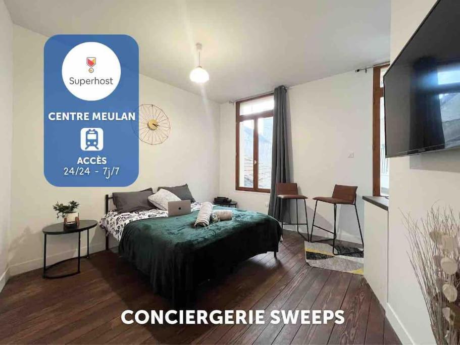 a bedroom with a bed and a sign that says conference sweepstakes at Le petit nid à 2 MIN gare / centre Meulan in Meulan