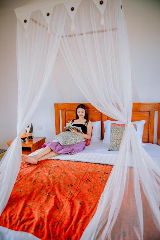 Postel nebo postele na pokoji v ubytování Villa Sekembang Ubud by Purely