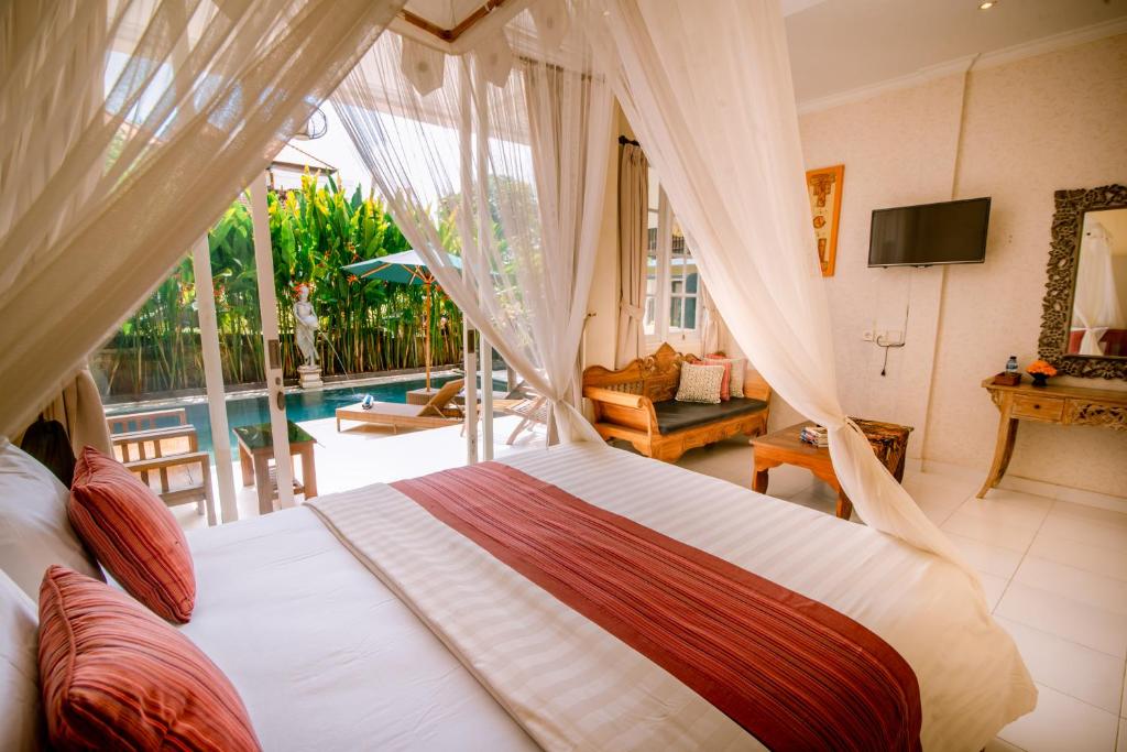 Postel nebo postele na pokoji v ubytování Villa Sekembang Ubud by Purely