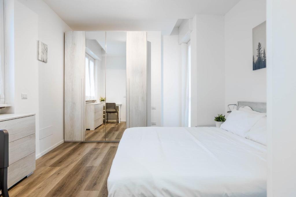 A bed or beds in a room at 2 Bedrooms Apt with Terrace - NoLo area Via Varanini