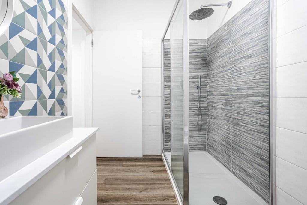 A bathroom at 2 Bedrooms Apt with Terrace - NoLo area Via Varanini