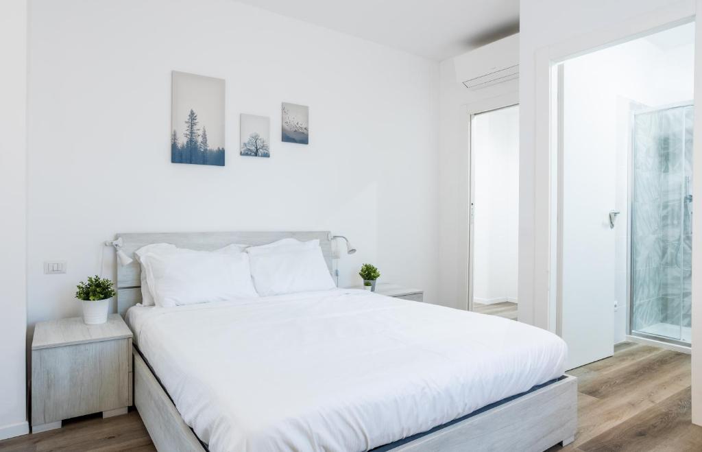 A bed or beds in a room at 2 Bedrooms Apt with Terrace - NoLo area Via Varanini