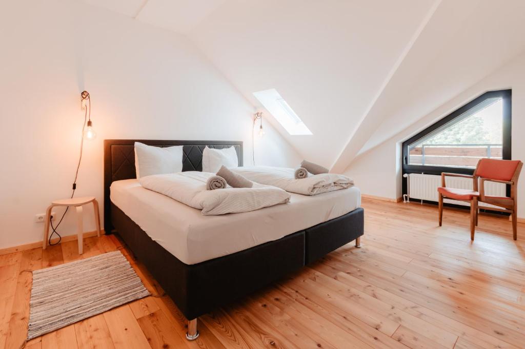 a bedroom with a large bed in a attic at Granetal.Quartier in Hahnenklee-Bockswiese