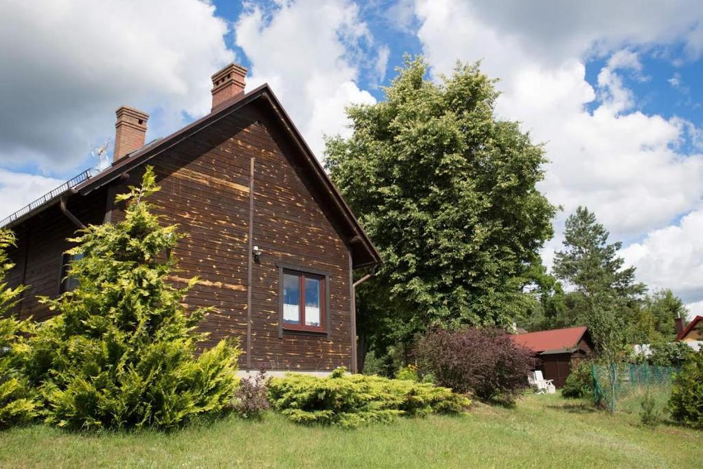 a brick house with a window on the side of it at Ranczo Marzenia in Długie