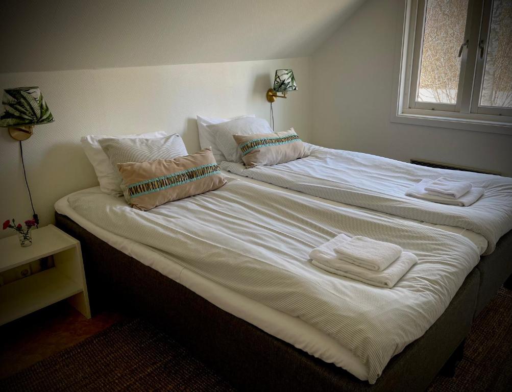 Postel nebo postele na pokoji v ubytování Gåsen Out B&B
