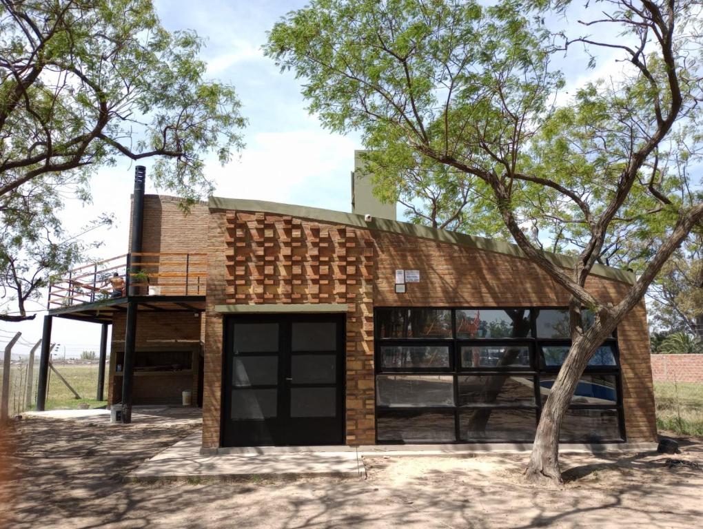 a brick house with a metal roof at CASA YATAY in Melincué