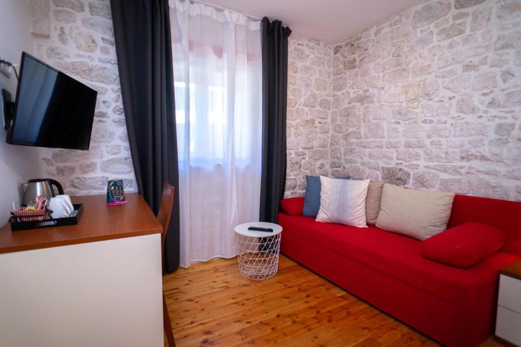 Televízia a/alebo spoločenská miestnosť v ubytovaní Stone House Marino